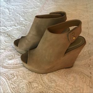 Super cute tan wedges